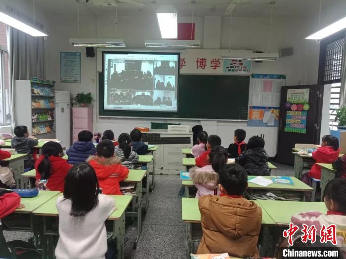 â00åâååæçåçºè¯éªå°å­¦çè¢«éª8ä¸ä½å